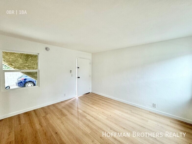 Building Photo - 5723 Willowcrest Ave