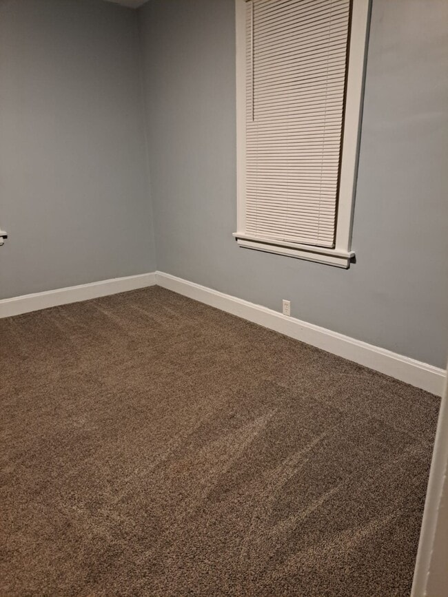 Building Photo - 1114 Fairbanks Ave