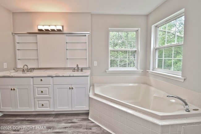 Building Photo - 557 Marco Way