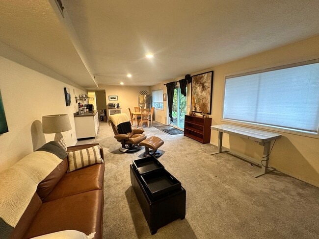 Building Photo - 14441 NE Morris Ct