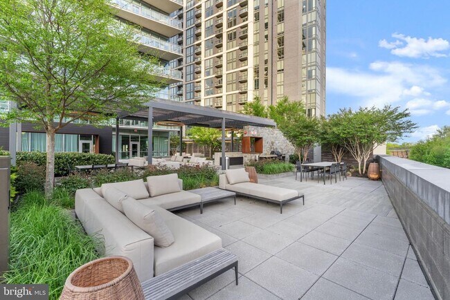 Building Photo - 7887 Jones Branch Dr