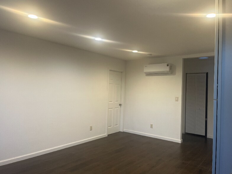 Building Photo - 27450 Lyford St