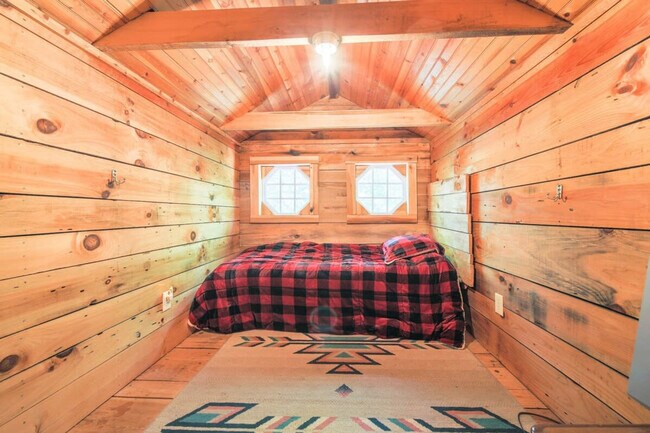 Building Photo - 195 Black Bear Dr