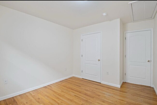 Building Photo - 31-33 CHESTER Ave