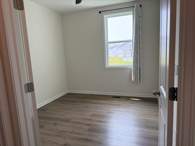 Building Photo - Gorgeous 4 beds 2.5 baths in Johnstown