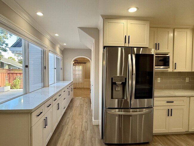 Building Photo - Stunning 4 Bedroom 3 Bath Home in Campbell