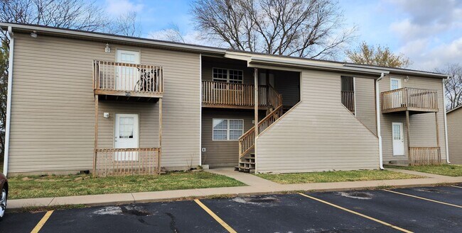 Building Photo - Nice 2BR/1BA in Joplin near MSSU campus! (upstairs unit with Balcony! ) HUD APPROVED!!