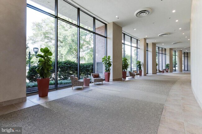 Building Photo - 1805 Crystal Dr