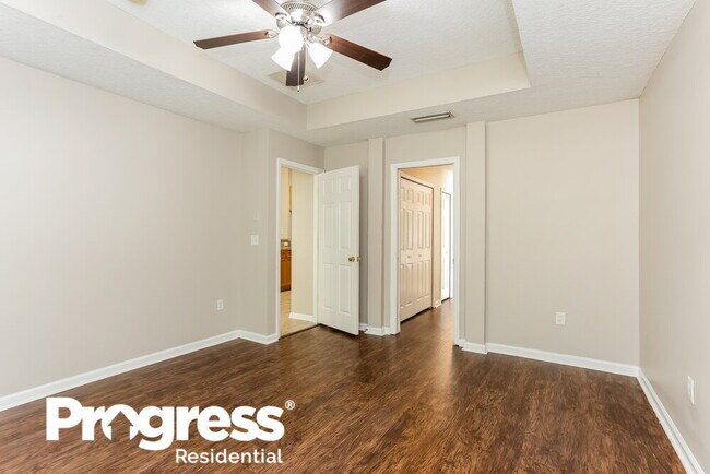 Building Photo - 667 Bonaparte Dr