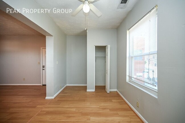 Building Photo - 2610 Woodburn Ave