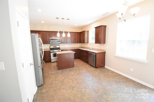 Building Photo - 3334 Crutchfield Pl
