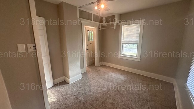 Building Photo - $850 - 2 bed 1 bath - Single Family Home