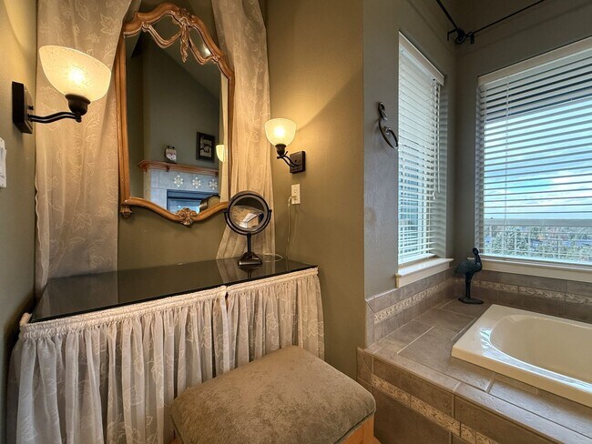 Building Photo - WINTER SPECIAL DISCOUNTED $500 PER MONTH F...