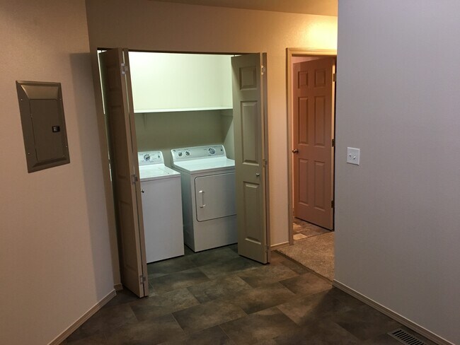 Laundry room in first floor - 4001 Lunar Dr
