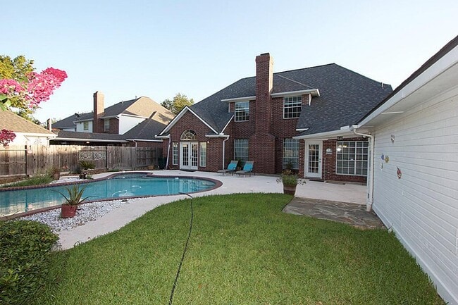 Building Photo - 1615 Greenleaf Oaks Dr