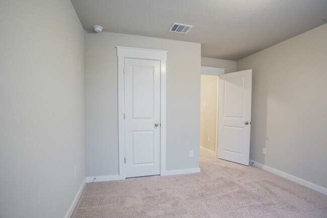 Building Photo - Lock-&-Leave Living in Pflugerville! 3BR T...