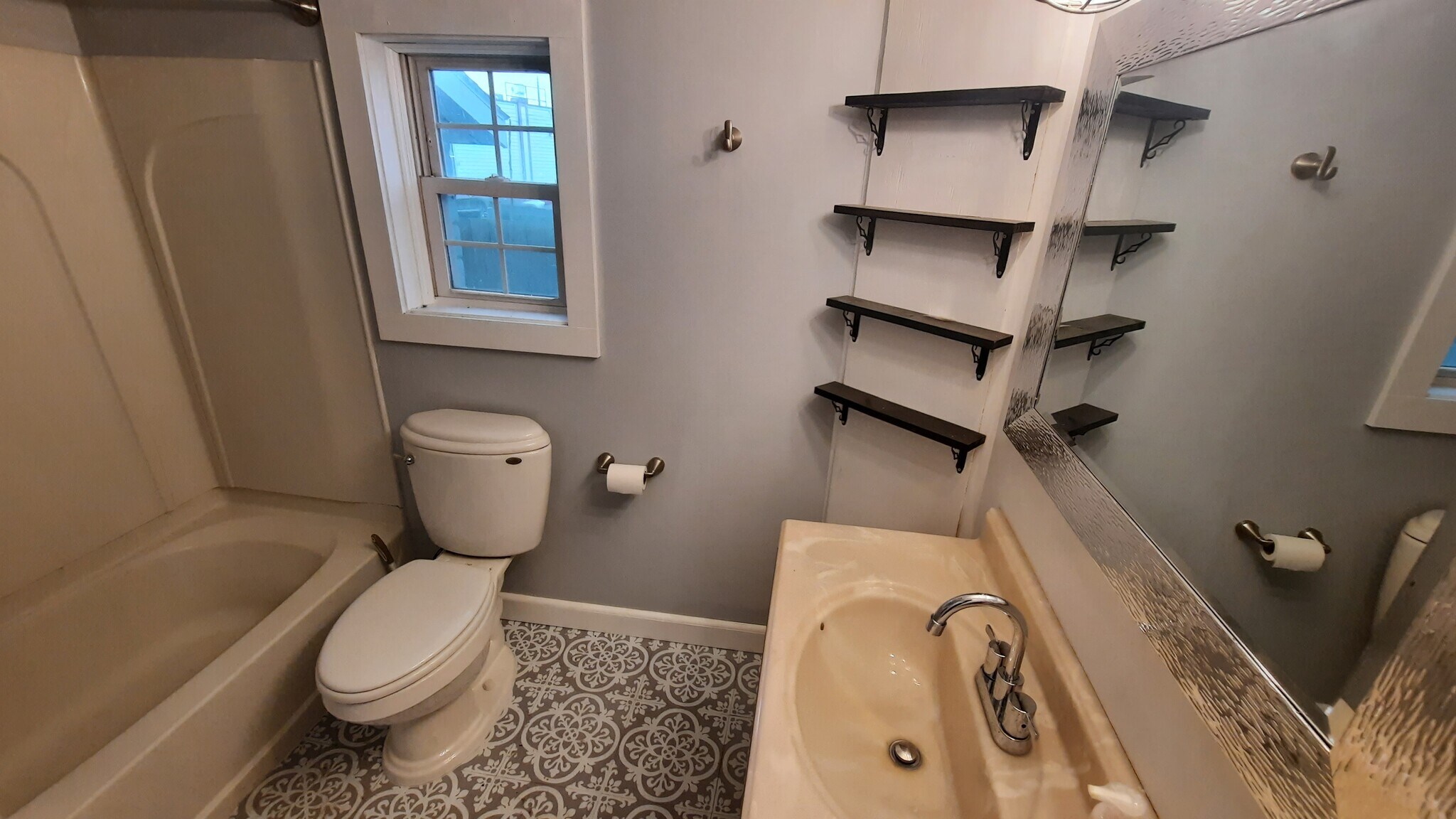 Building Photo - 127 Paddock Ave SE