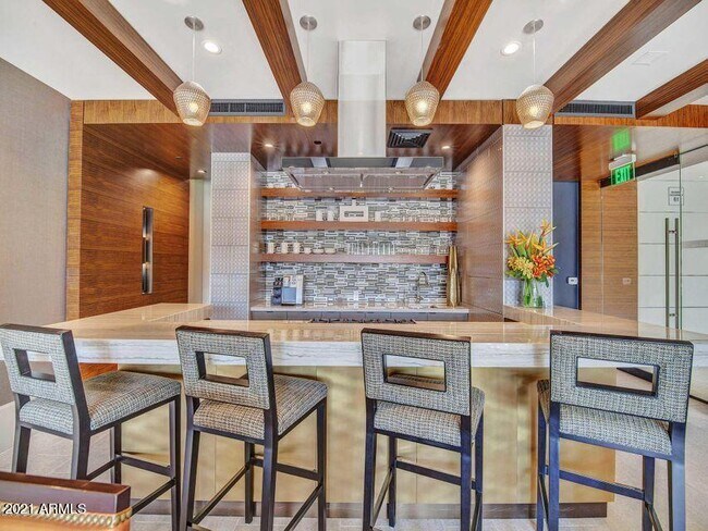 Building Photo - 6166 N Scottsdale Rd