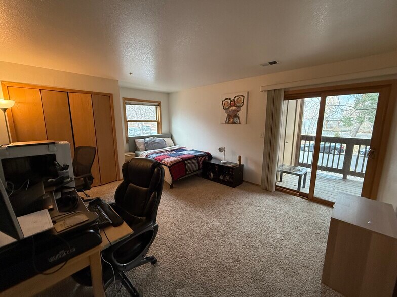 Building Photo - 2990 Shadow Creek Dr