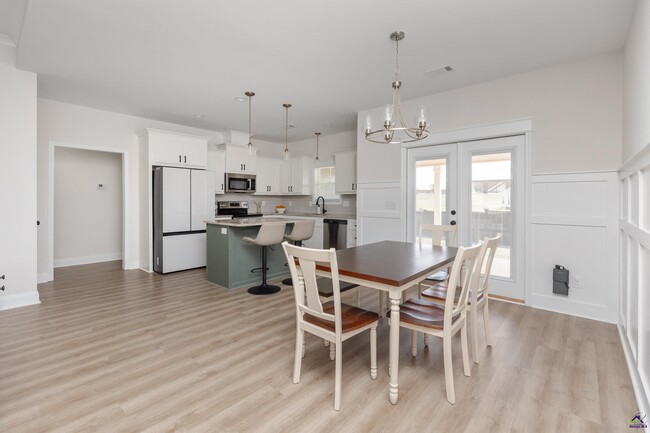 Building Photo - 210 Saraland Trl