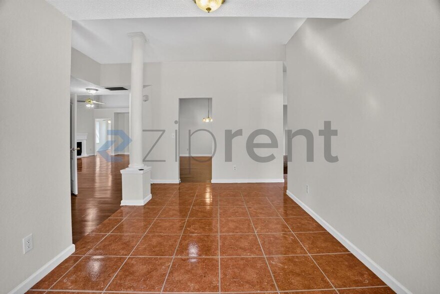 Building Photo - Unit