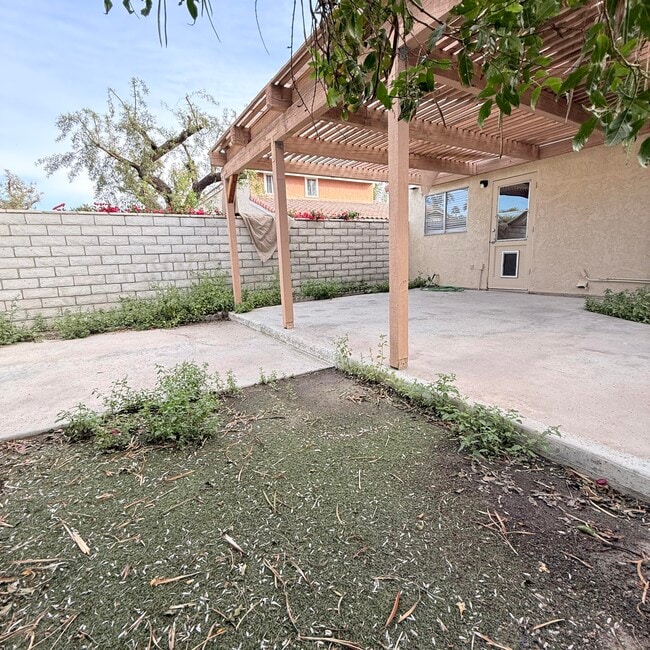 Building Photo - 403 Tava Ln