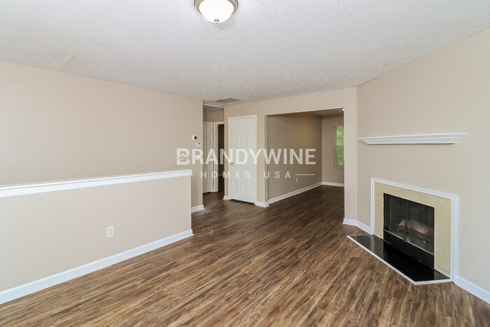 Building Photo - 631 Waynes Ct SE