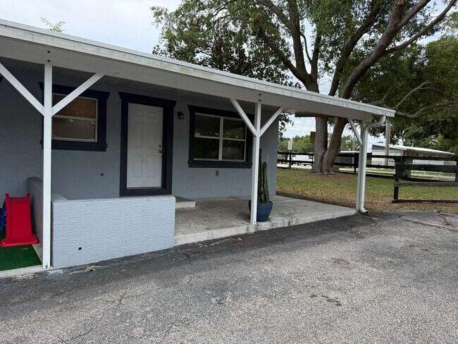 Building Photo - Leesburg Duplex