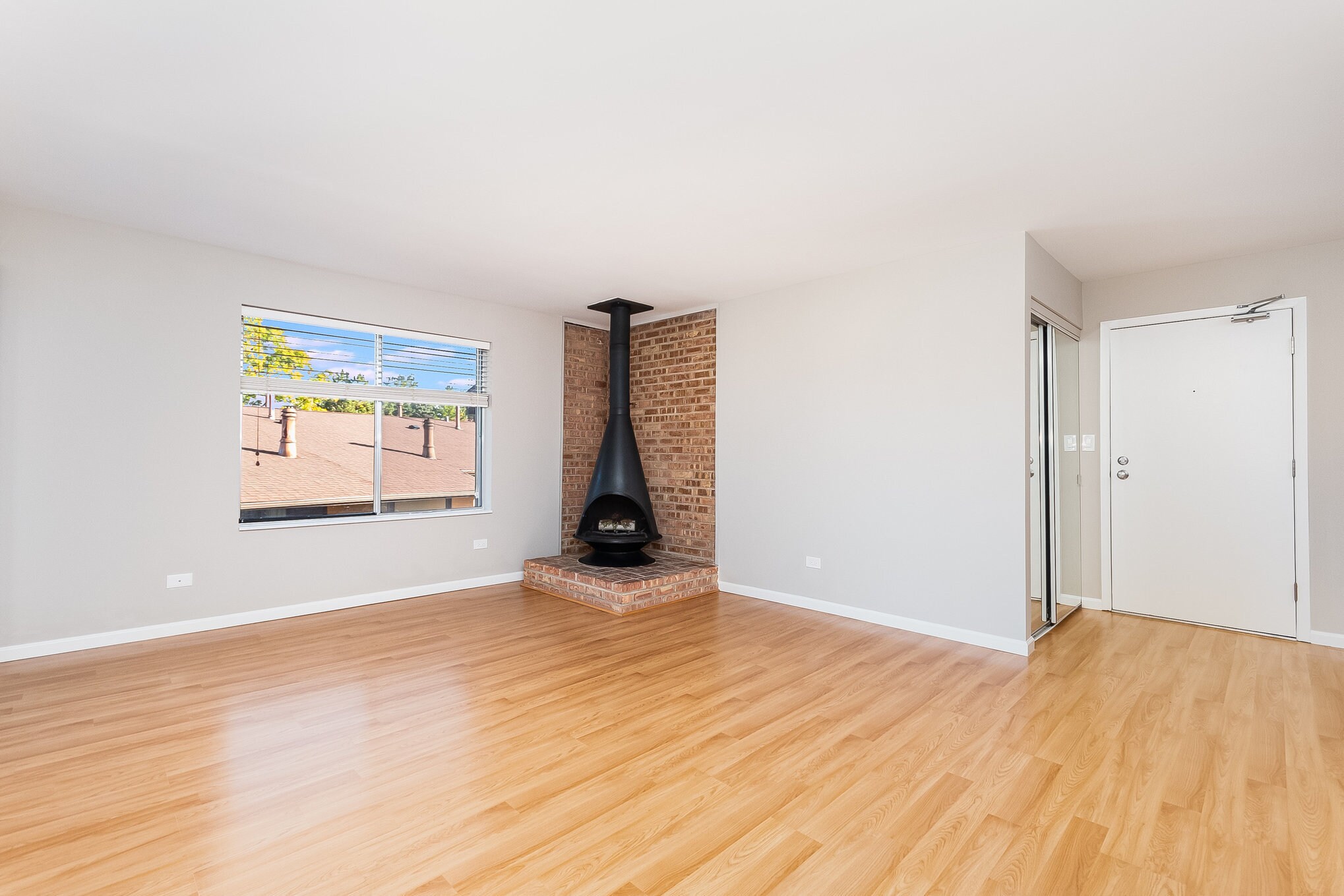 Building Photo - 6165 Knoll Wood Rd