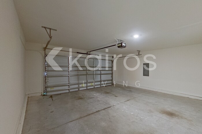 Building Photo - 8716 SW 44th Ct