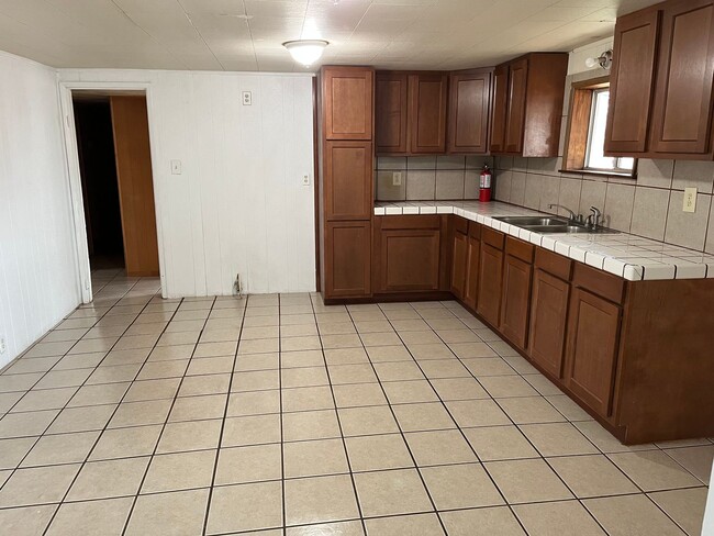 Building Photo - 2 bed 1 bath in Taft!