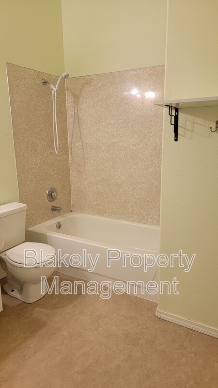 Building Photo - 917 W Greenhead St