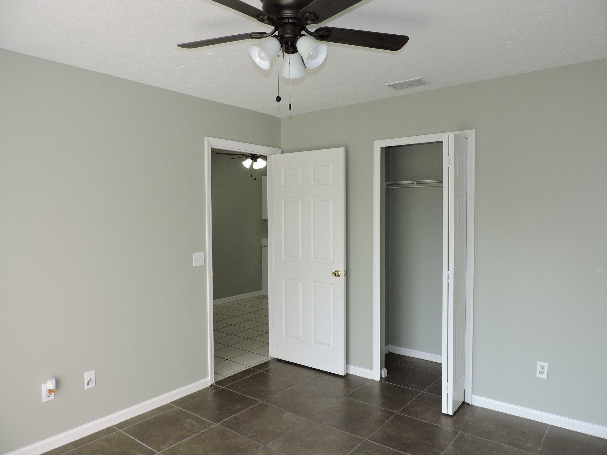 Building Photo - 5931 Pinetree Ave