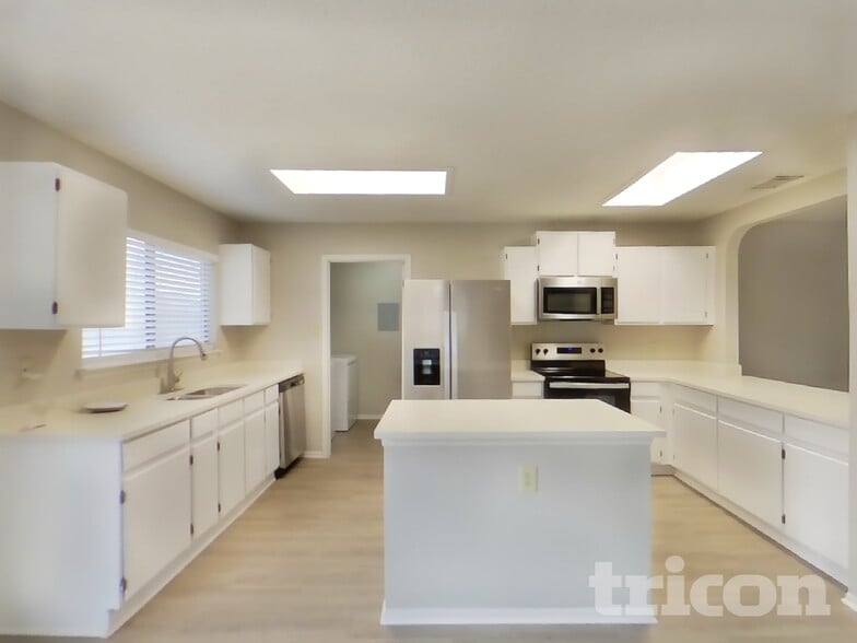 Building Photo - 8238 Bent Meadow Dr