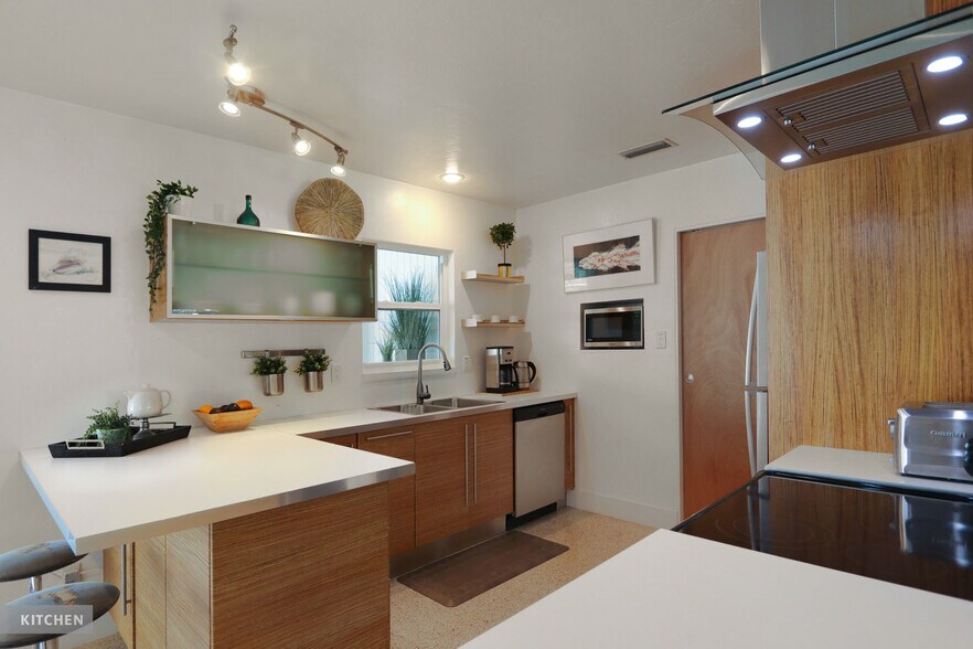 Kitchen - 1730 Livingstone St