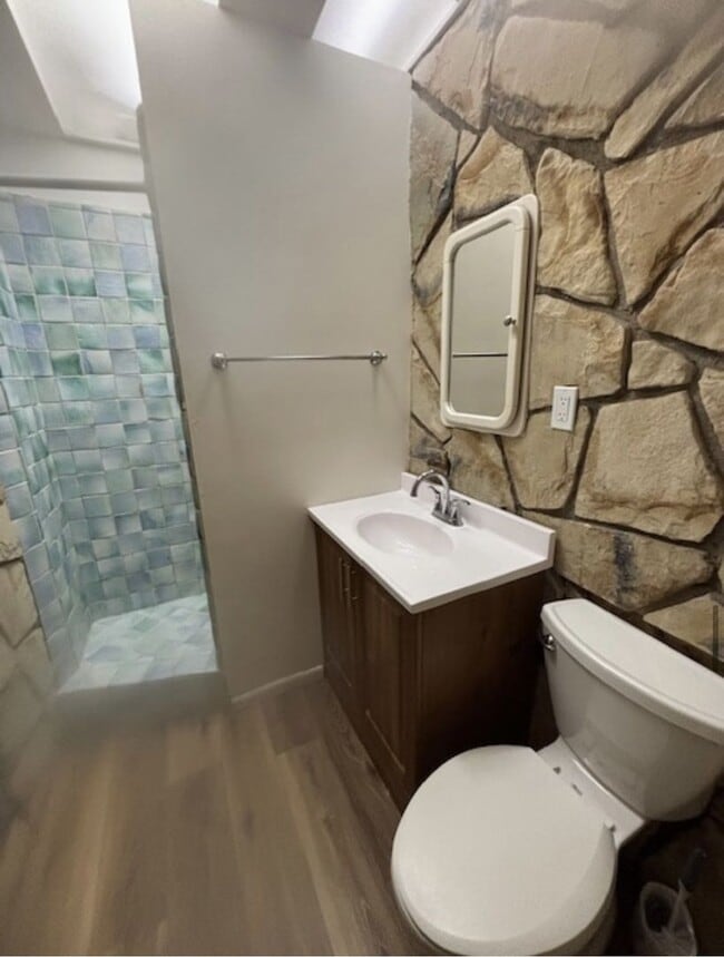 Building Photo - Charming Mountain Cabin with Loft in Lake of the Woods – $200 Move-In Special!