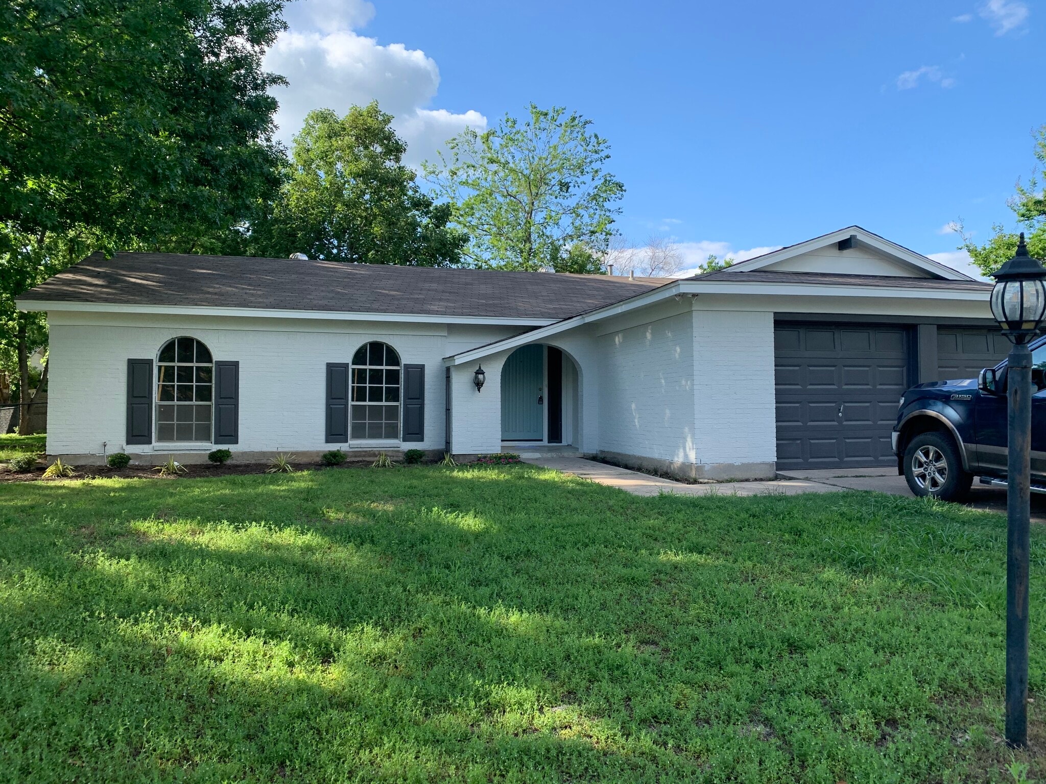 Building Photo - 9720 Leland Ln