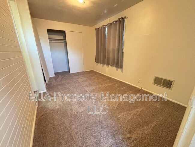 Building Photo - 2172 S 800 E