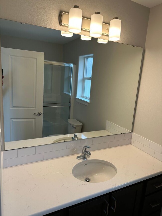 Building Photo - Brand New 3 Bed / 3 Bath Duplex! First Mon...