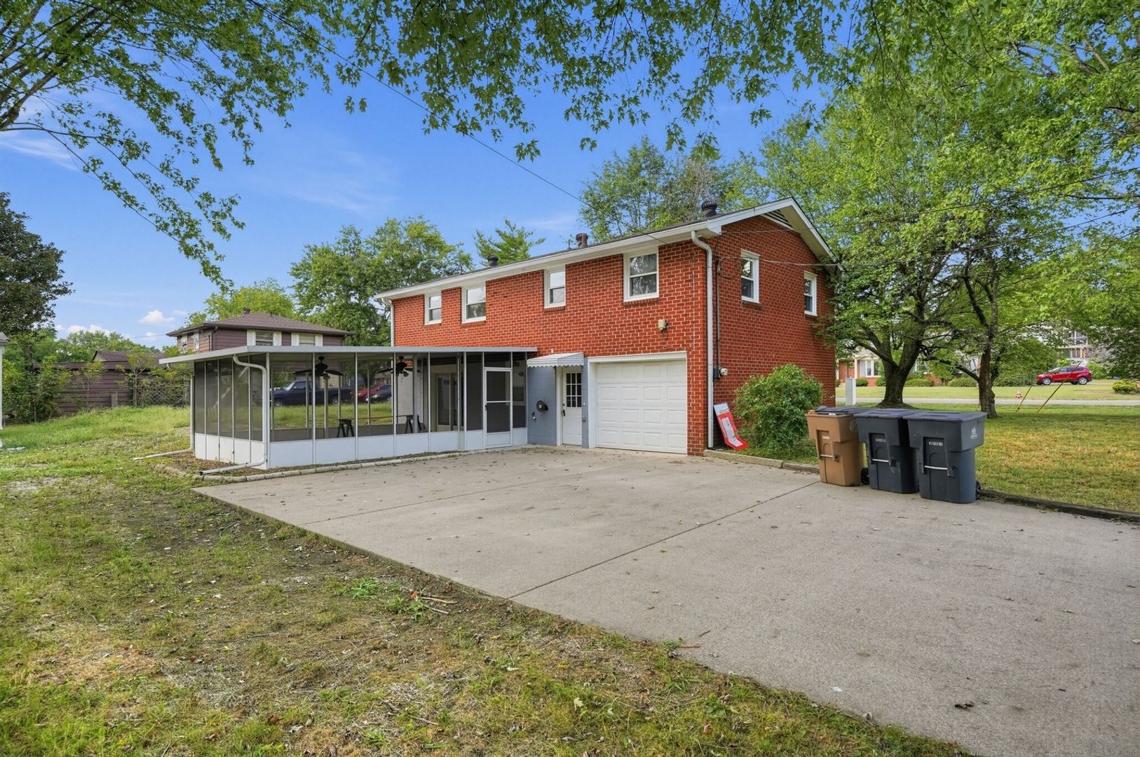 Building Photo - 2695 Barclay Dr