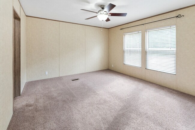 Building Photo - 204 Wildflower Drive