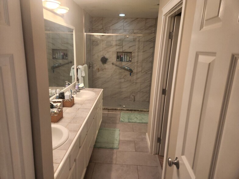 Building Photo - 2811 Martin St