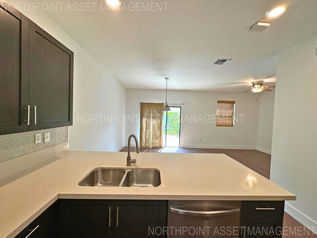 Building Photo - Stylish 3-Bedroom Home with Pool, Garage &...
