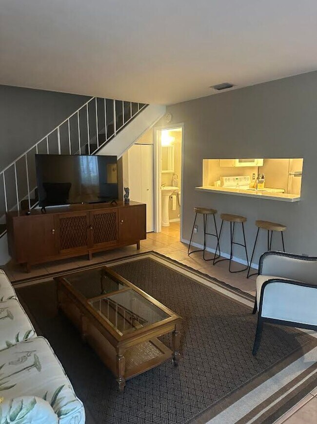 Building Photo - 2 Bedroom Condo with One Car Garage