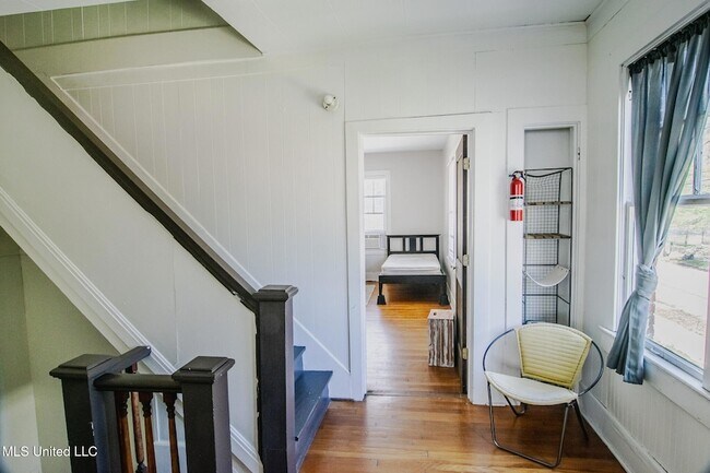 Building Photo - 803 N Congress St