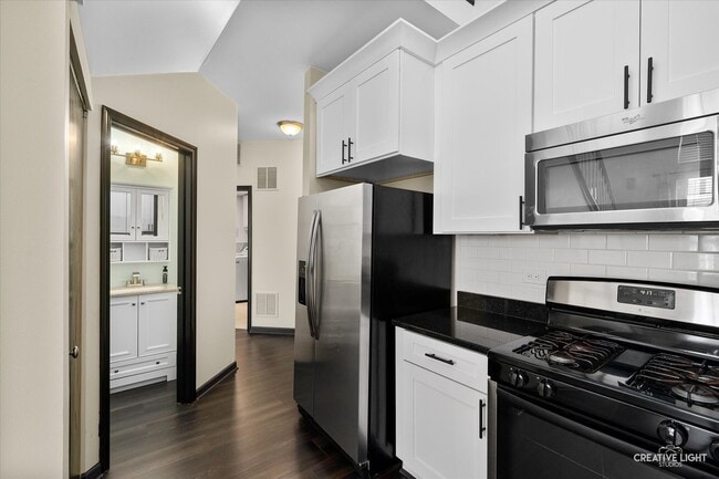 Building Photo - 230 St James Pkwy