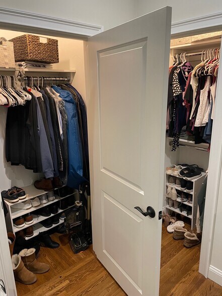 Building Photo - 38 Dustin St