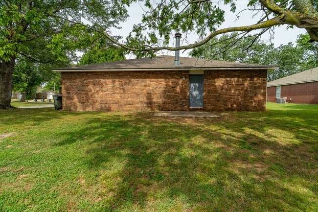 Building Photo - 4616 W Patrick St
