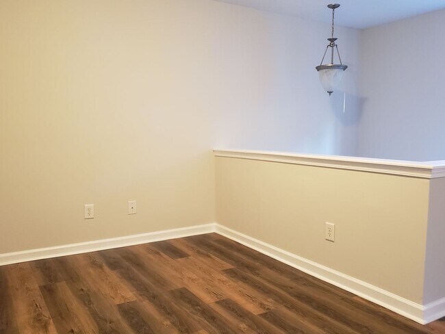 Building Photo - 2BR Townhouse in Canton