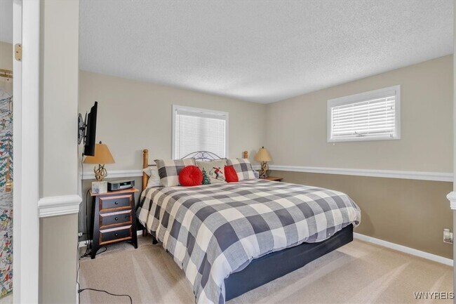 Building Photo - 29 Monroe St